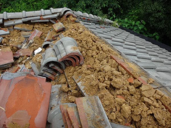 生駒市の屋根瓦葺き替え工事サムネイル